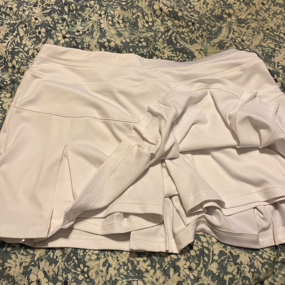 Running skirts.   Victoria Secret poss Med Fila Med and 2 Tek Gear Med. - Picture 2 of 9